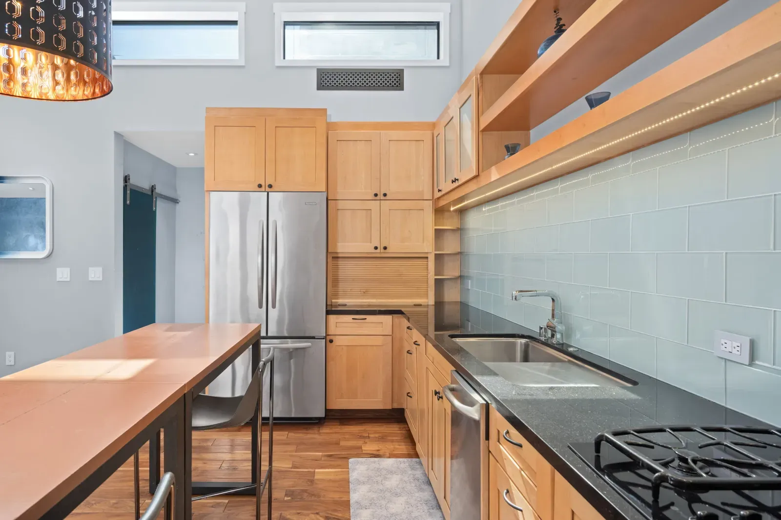 The kitchen's island table and range